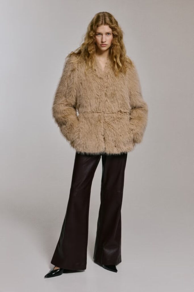 Cat Deeley embraces the cosiest coat of the winter for under £50