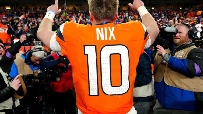 Bo Nix's postgame moment after breaking his ankle is turning heads