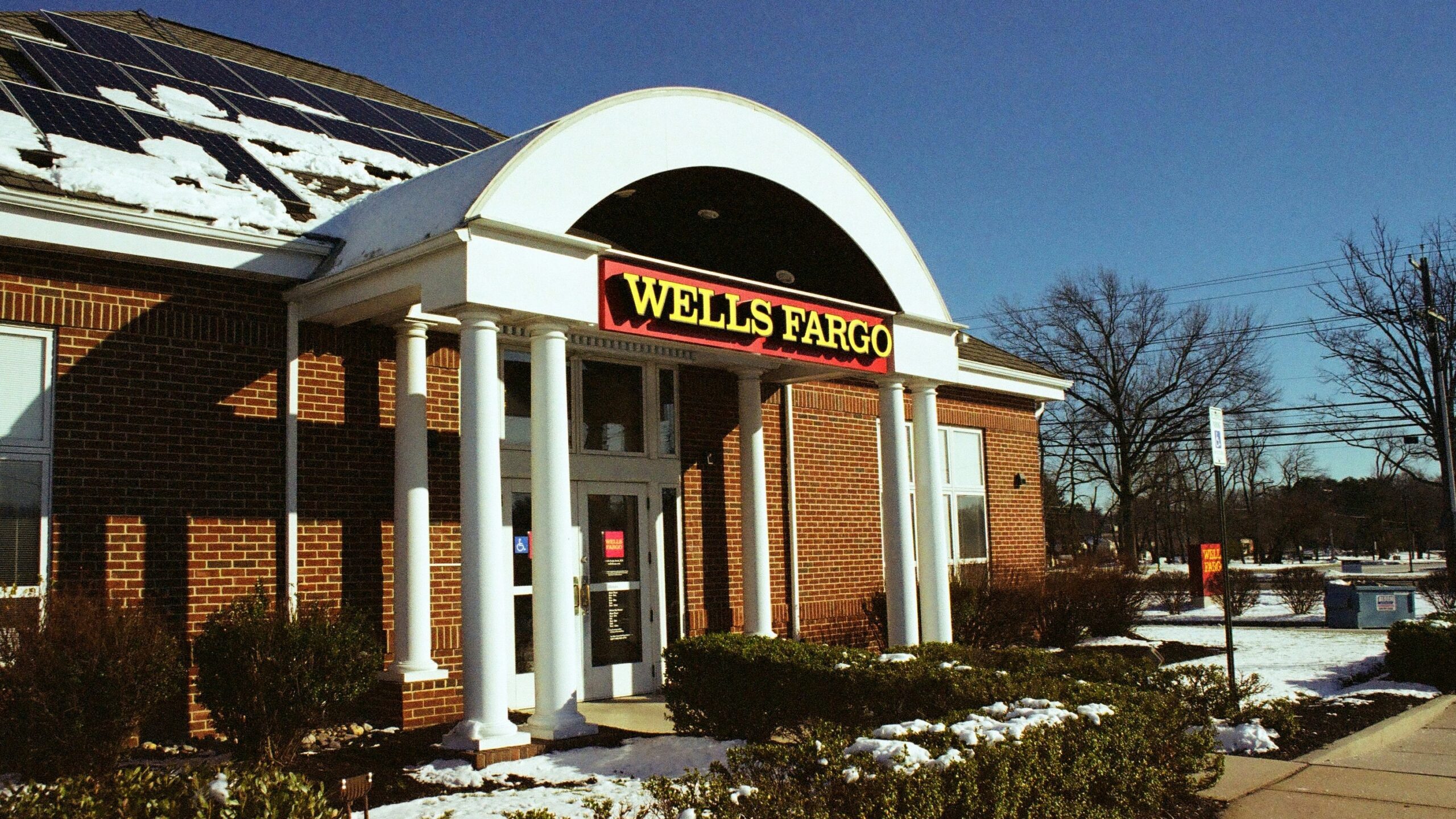 Elderly woman wins back $15,000 from Wells Fargo after media shames the bank<br><br>