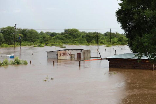 TOPSHOT-CORRECTION / SAFRICA-WEATHER-FLOOD