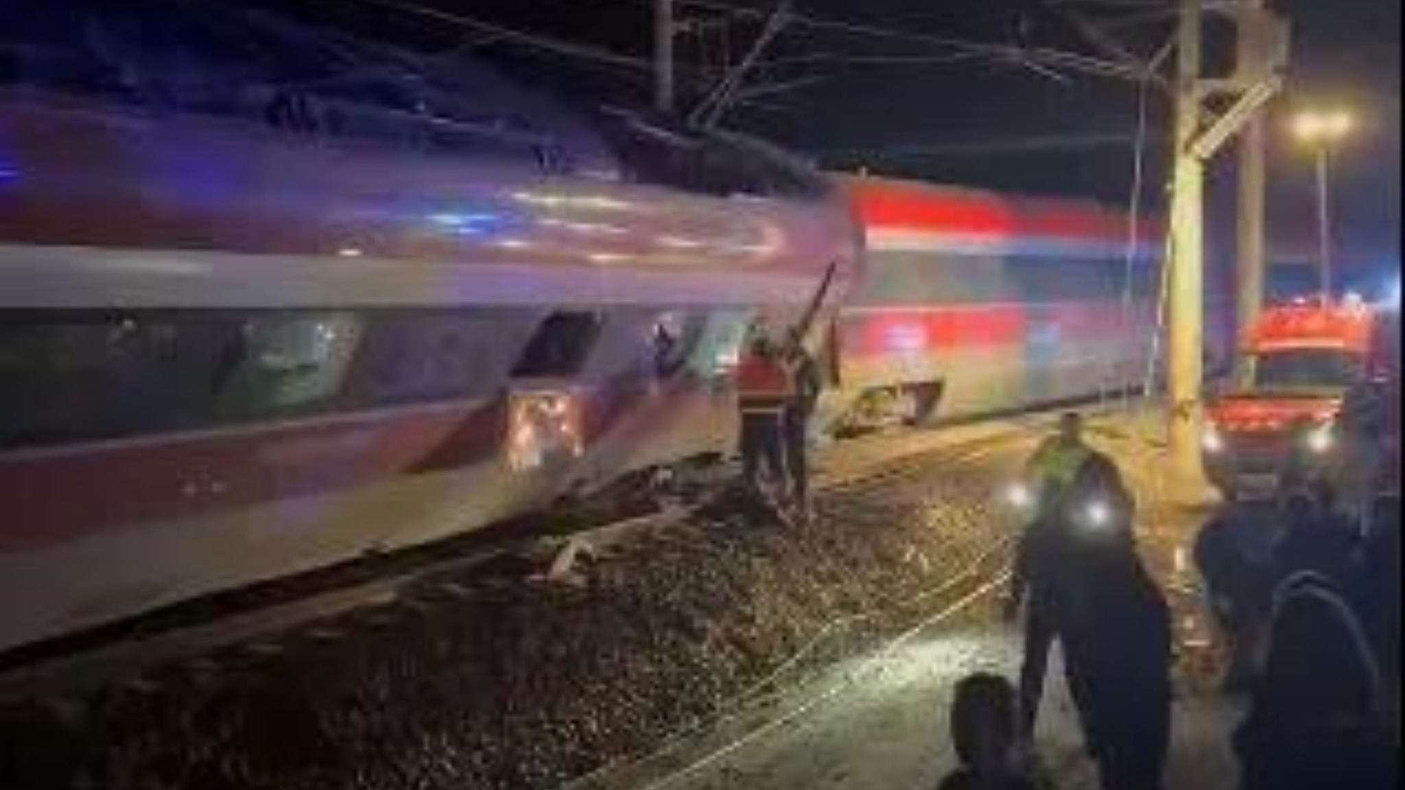 Scontro fra due treni AV in Andalusia, almeno 5 morti e numerosi feriti
