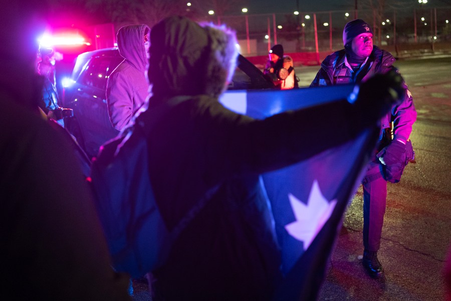 Your morning: Local cops intervene in Minnesota to separate protesters, ICE<br><br>