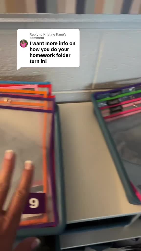 Simple homework folder system that keeps my class on track