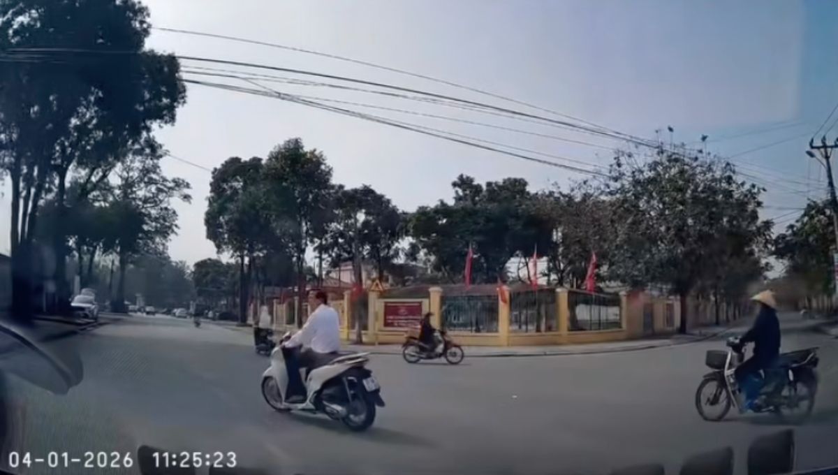 Không đội mũ bảo hiểm bị phản ánh VNeTraffic, người đi xe máy bị xử phạt