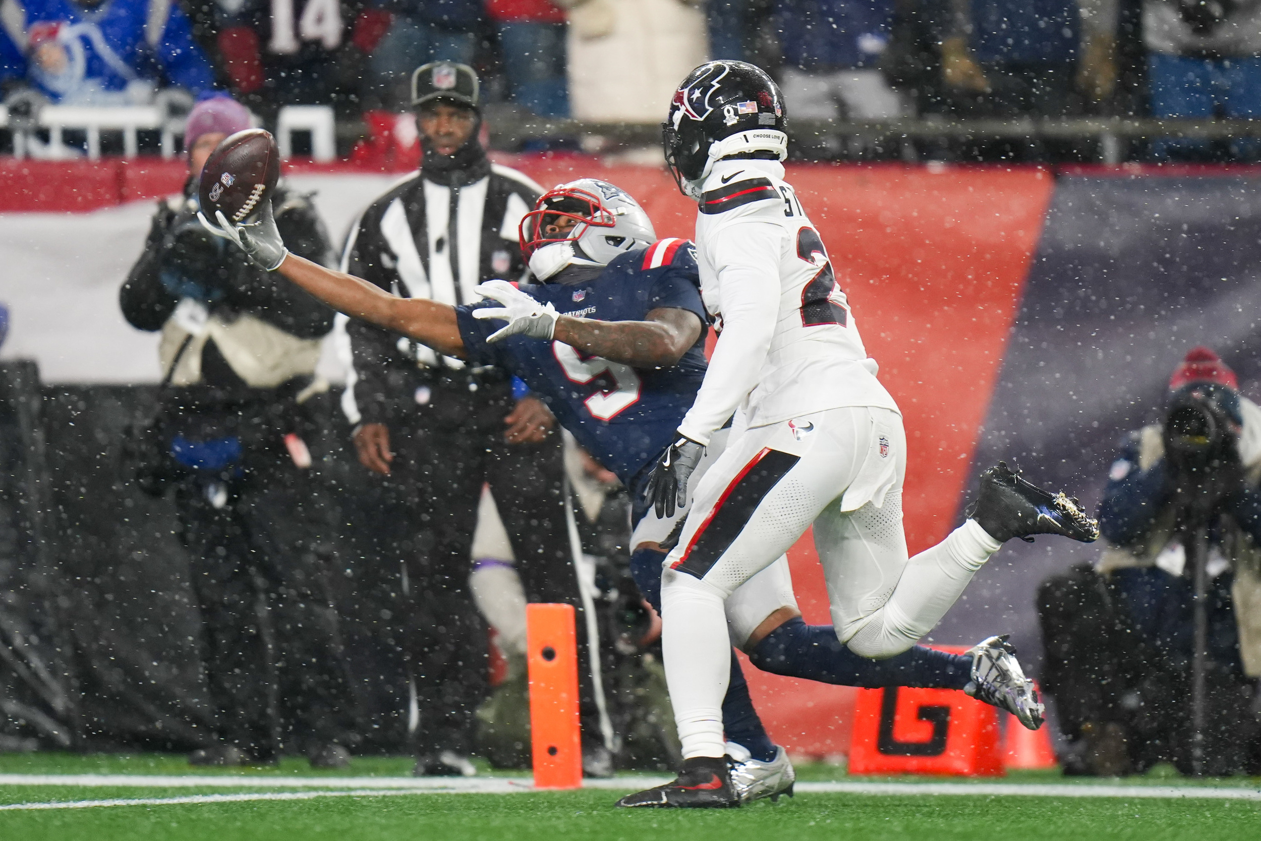 Kayshon Boutte produces the catch of the playoffs with one-handed TD grab