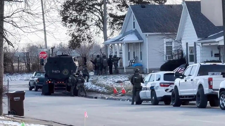 Man in custody after domestic situation led to hours-long SWAT standoff ...