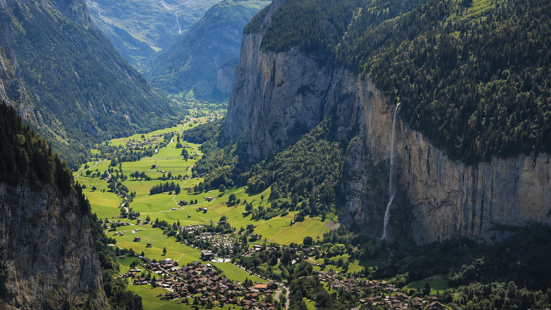 A peaceful world below the cliffs