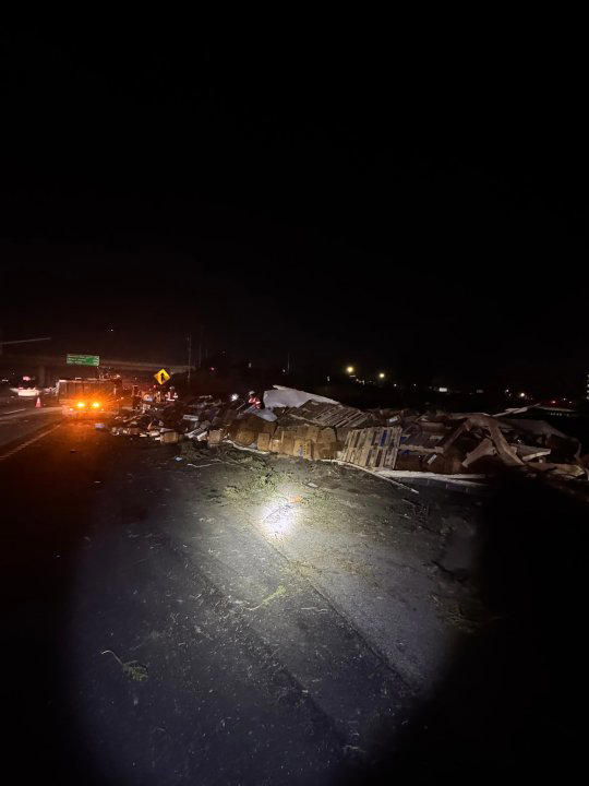 Overturned big rig backs up Highway 101 traffic in Redwood City
