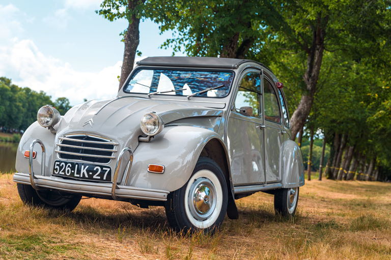 Découvrez la rare et luxueuse Citroën 2CV