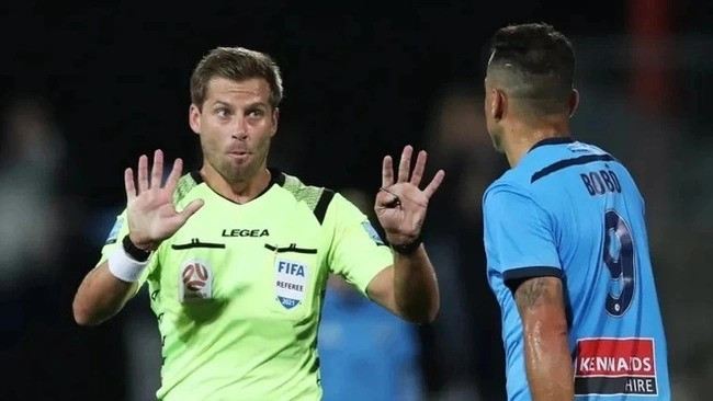 Báo Trung Quốc lo lắng về trọng tài trước trận gặp U23 Việt Nam