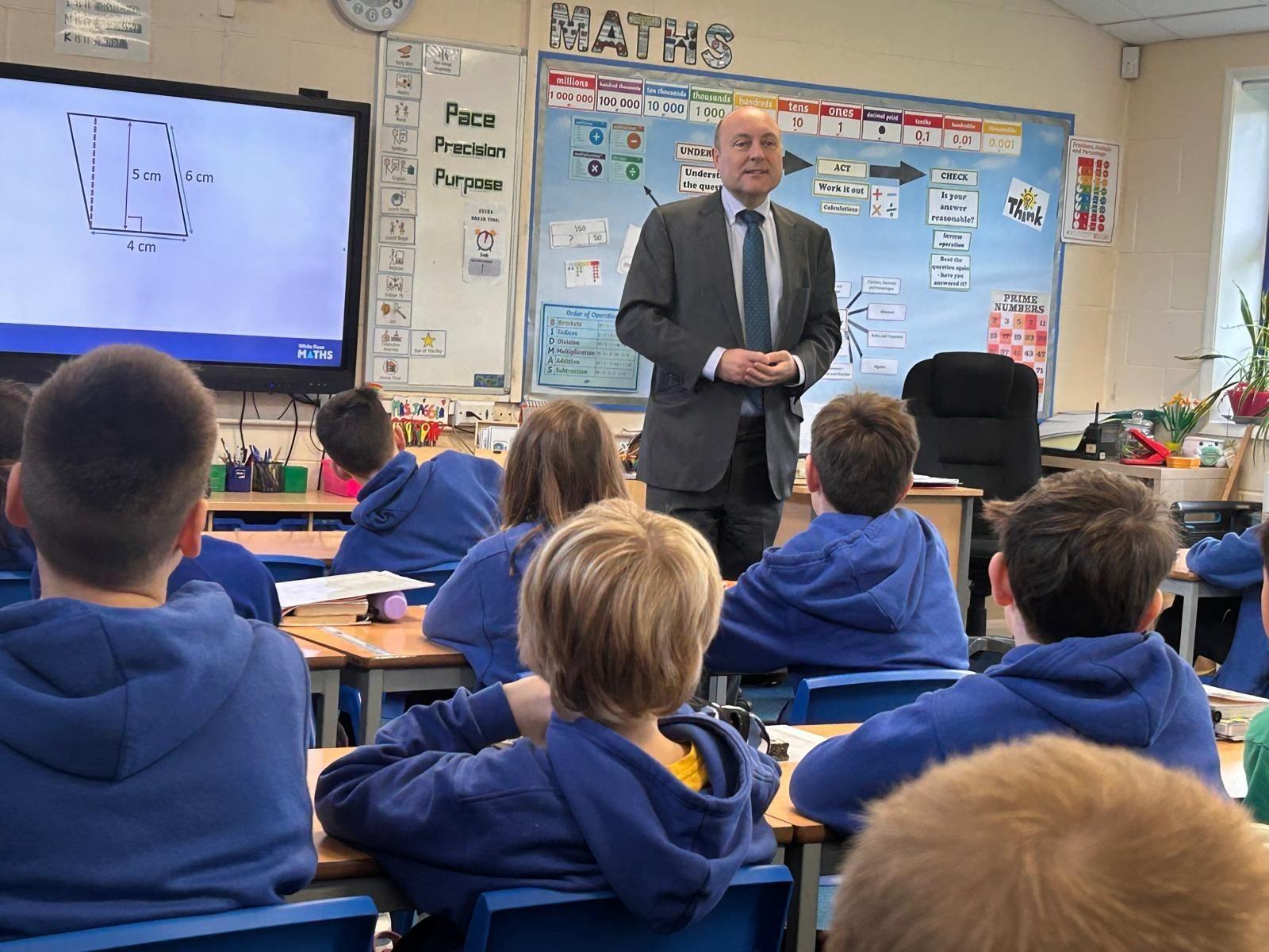 Barnham Primary School children debate social media ban with their MP