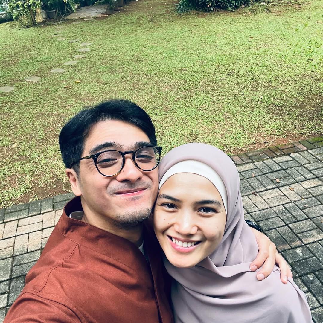 Diterpa isu miring, ini 10 potret harmonis Ricky Harun dan Herfiza