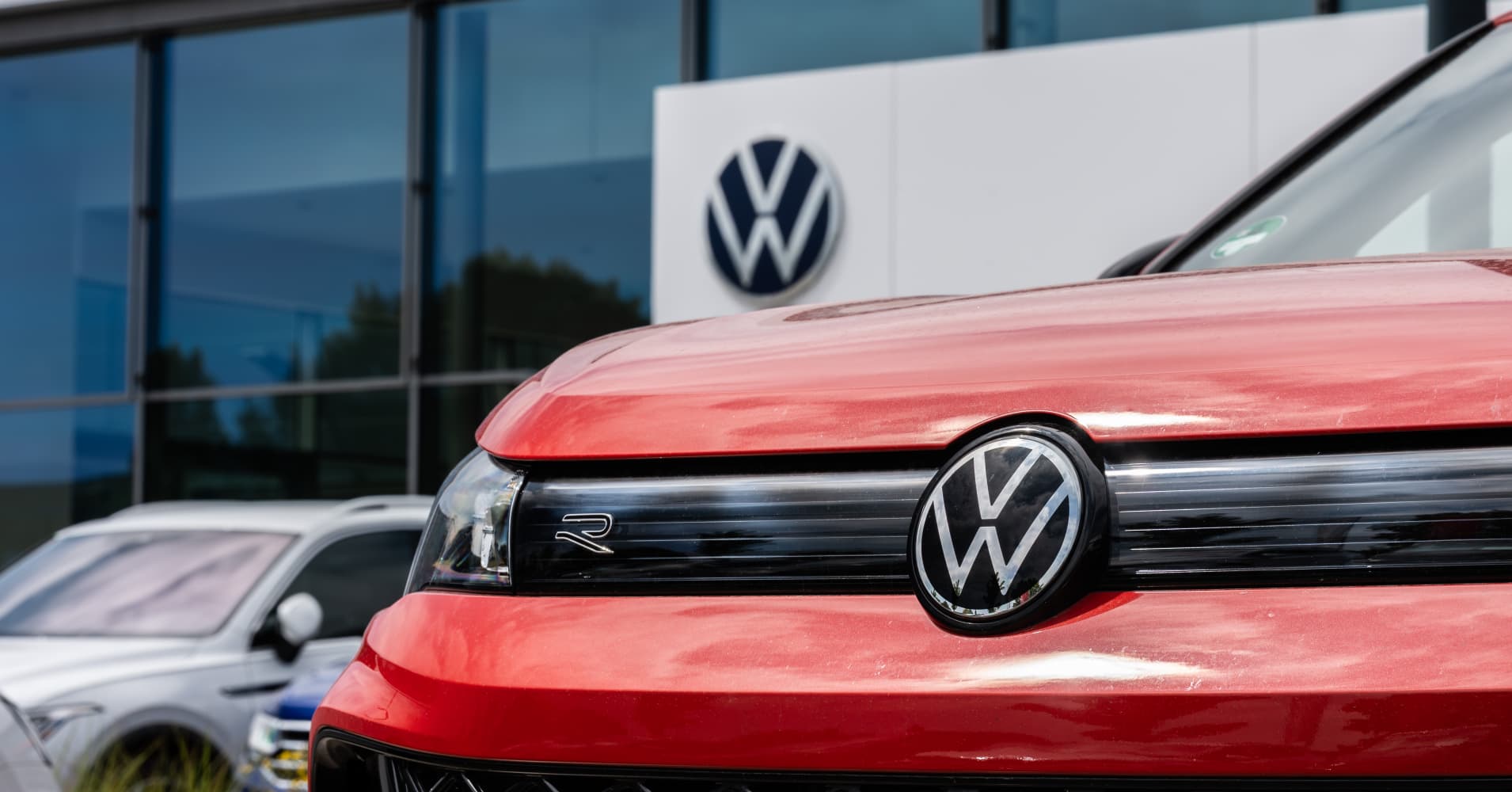 Auto giant shares tumble on Trump's tariff threat over Greenland