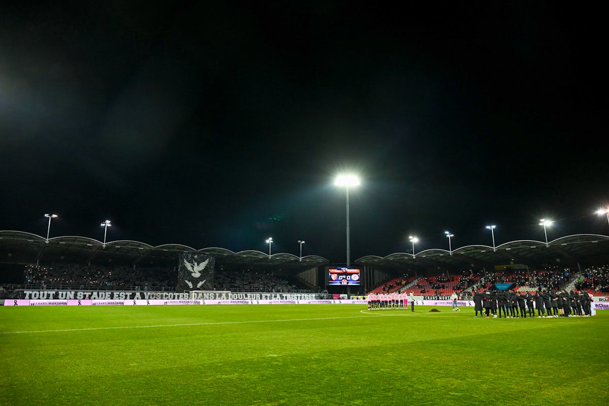 Un supporter meurt après une chute depuis un gradin du stade