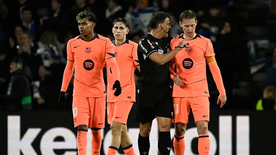 Frenkie de Jong (right) was thoroughly unhappy with the referee. | Ander Gillenea/AFP/Getty Images