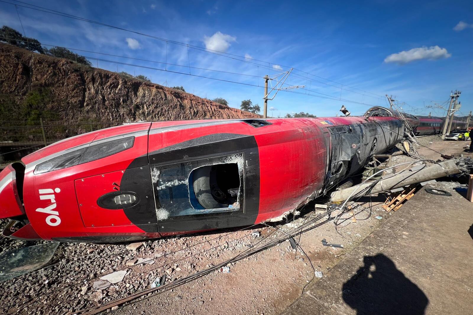 España llora tras accidente de tren: al menos 39 muertos y pasajeros ...