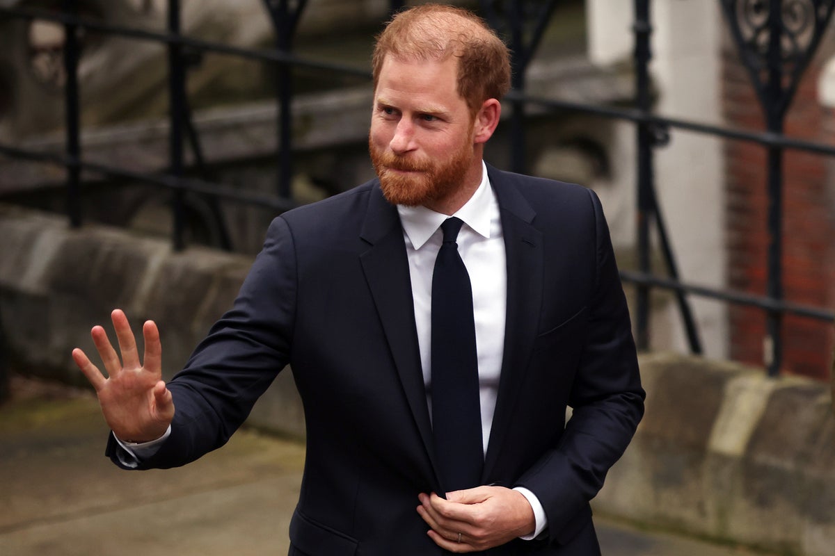 Harry arrives at court for start of nine-week phone hacking trial