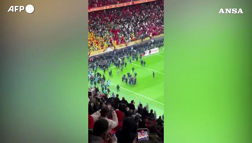 Finale Coppa d'Africa, i tifosi senegalesi tentano di invadere il campo