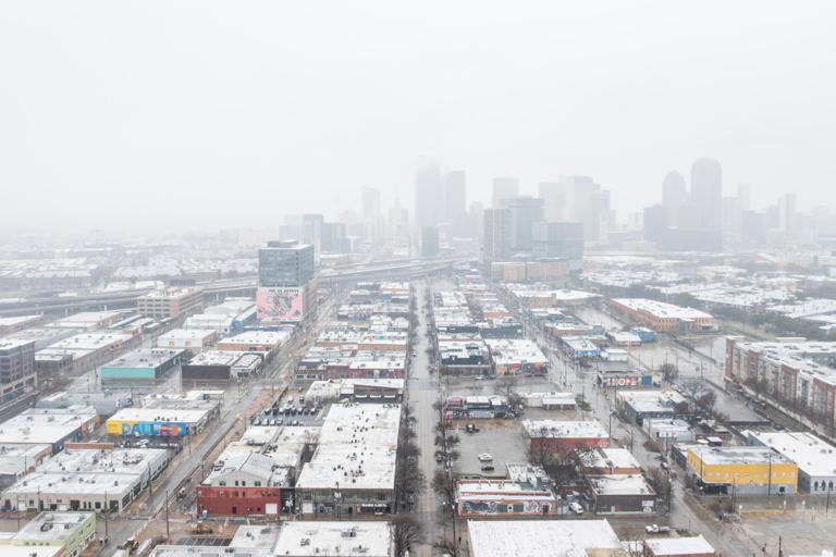 Winter storm warning as snow and ice to hit Texas