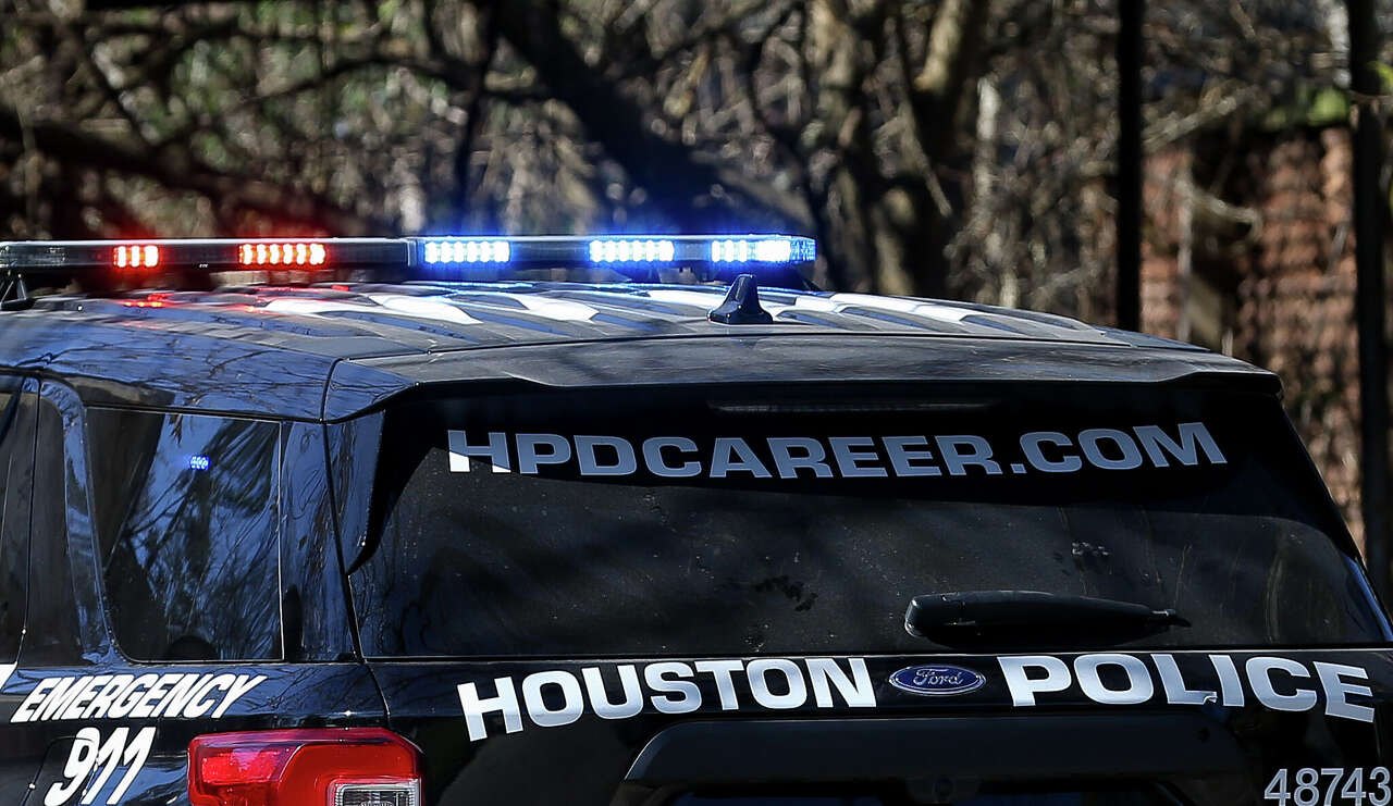 HPD officer charged after allegedly driving 130 mph with child in car ...