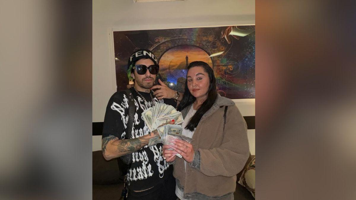 Recluse child star Amanda Bynes holds up $100 bills as she reveals new ...