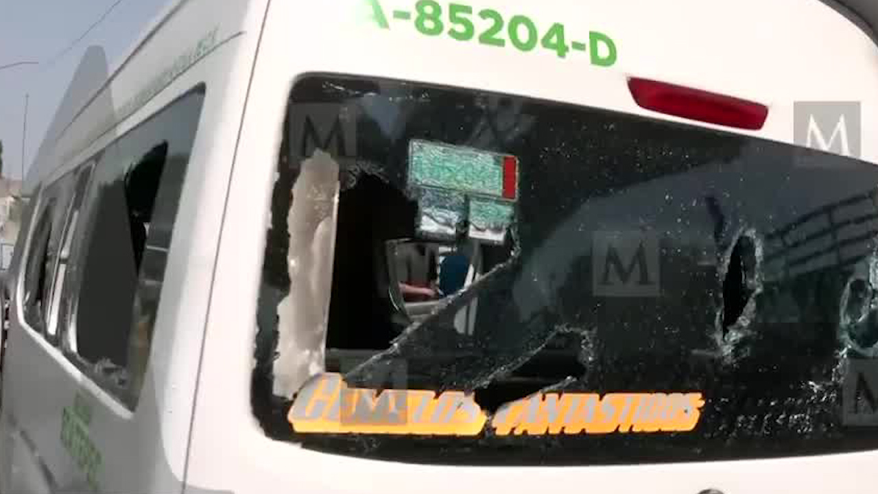 Combi choca en Tlalnepantla y deja a varios usuarios heridos