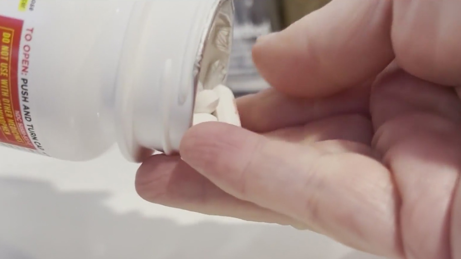 Health expert breaks down study that found no link between Tylenol use ...