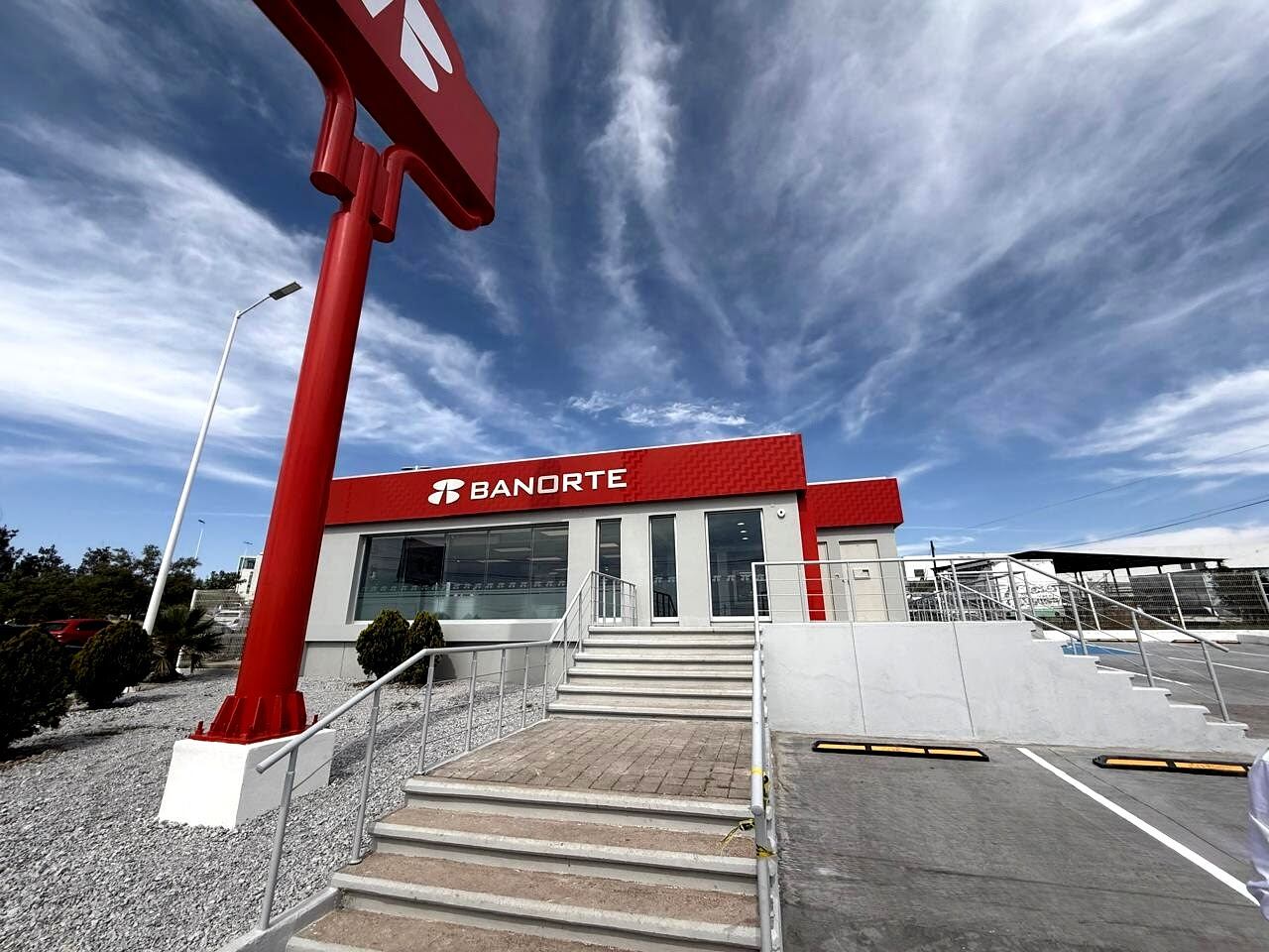 Banorte vuelve a crecer: Utilidad trimestral roza los 15,500 MDP apoyada en el crédito automotriz y de nómina