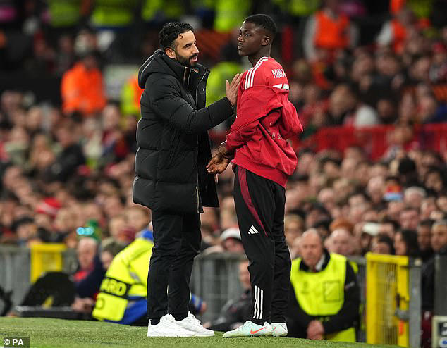 Kobbie Mainoo's Man United U-turn: Star, 20, wants to stay after being ...