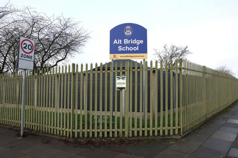 Families struggle with school's continued closure as headteacher warns ...