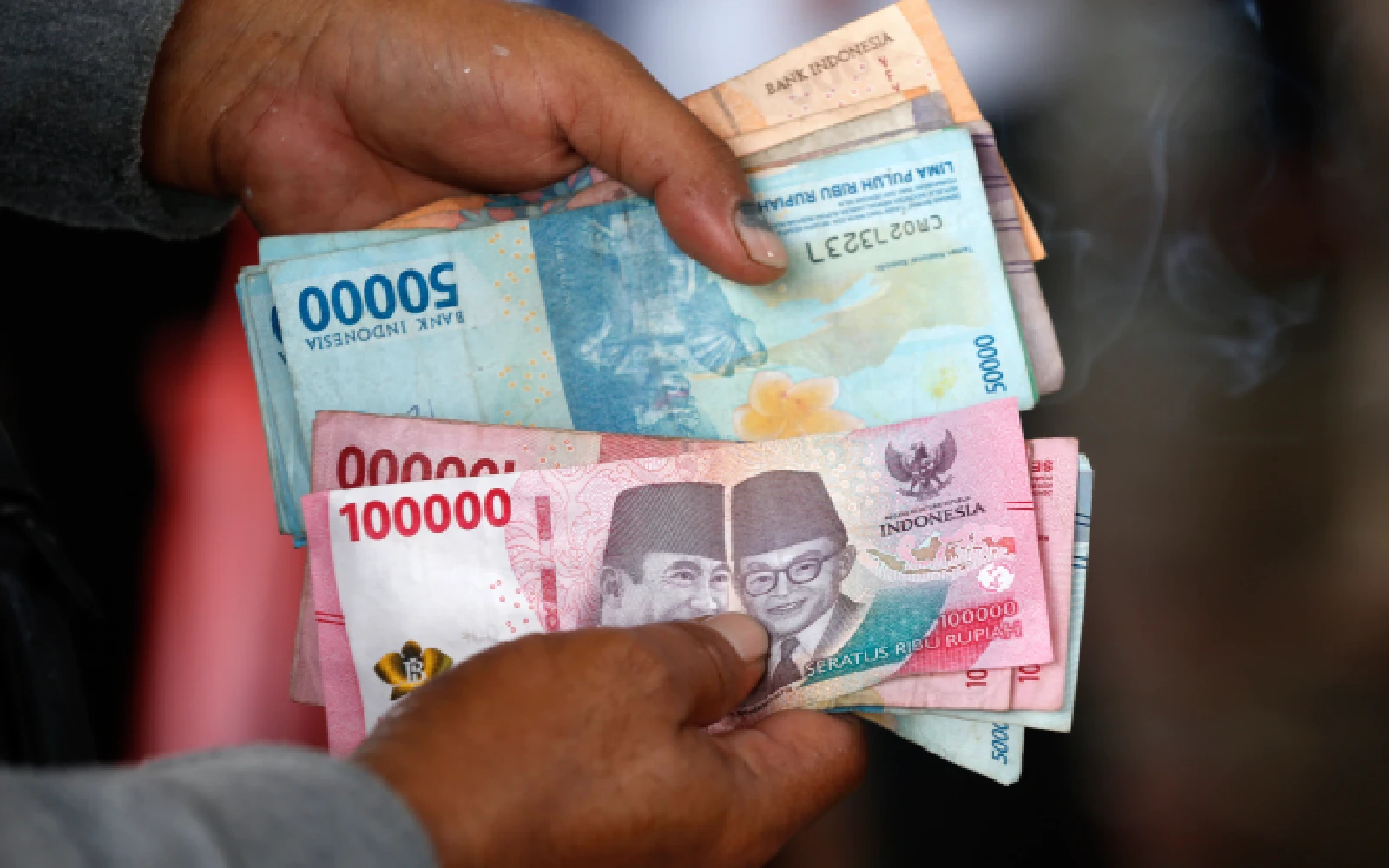 Indonesia tightens FX purchases as rupiah hits all-time low
