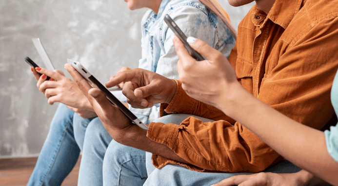 Cứ than bị dí deadline mà thảnh thơi lướt mạng xã hội, có làm quá sự bận rộn?