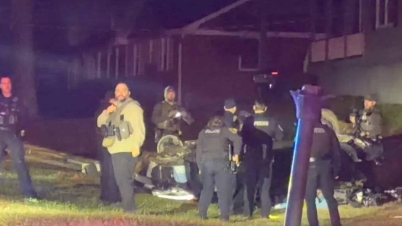 Snellville high-speed chase ends with suspect flipping car into pole ...
