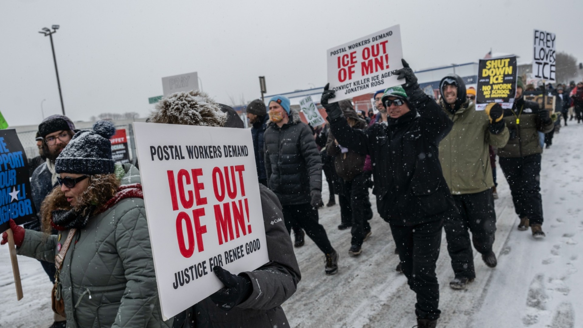 Neighbors in Minneapolis band together to monitor ICE activity