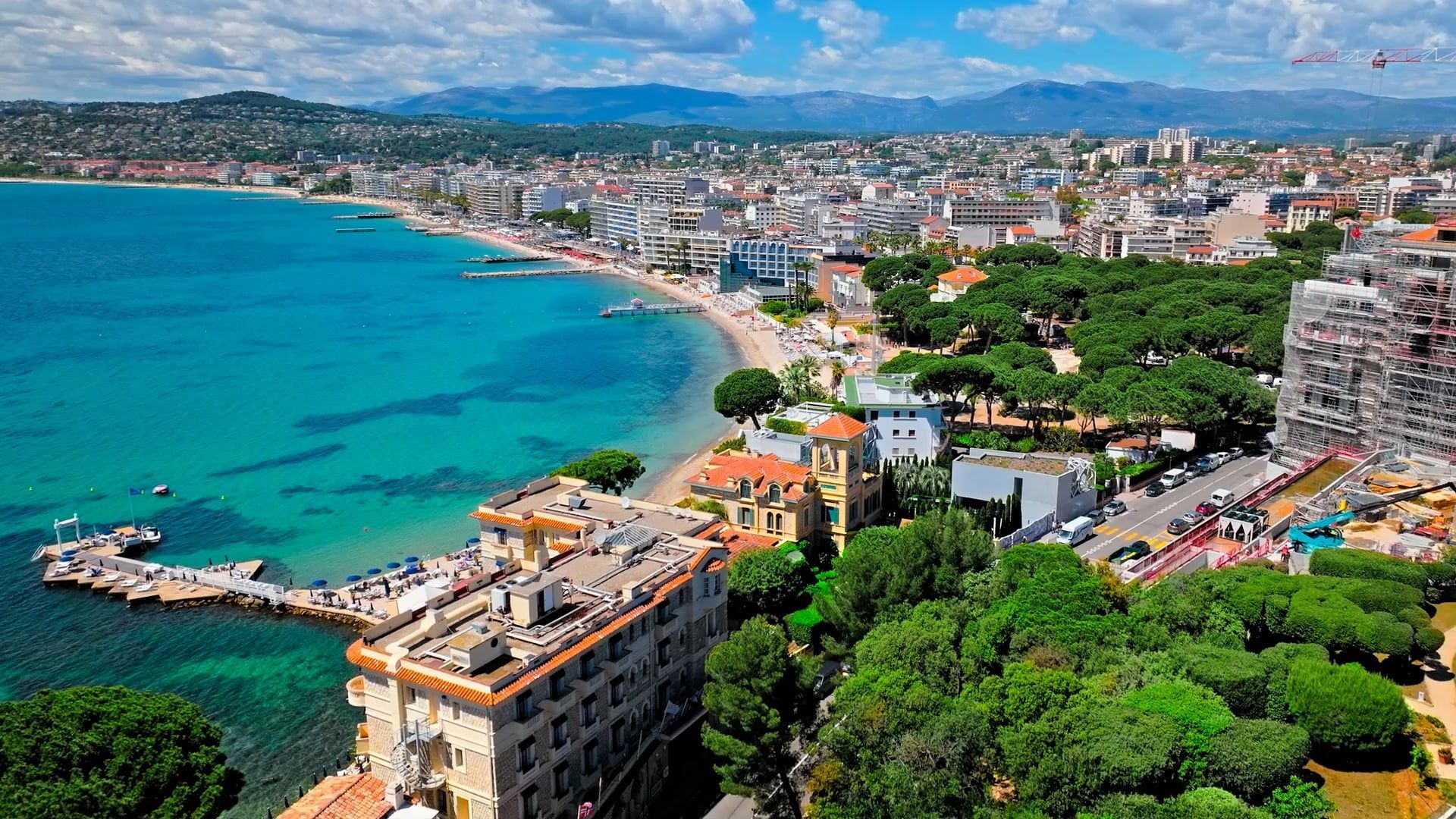 Antibes, Frankreich: Drohne fängt historische Schönheit der Riviera ein