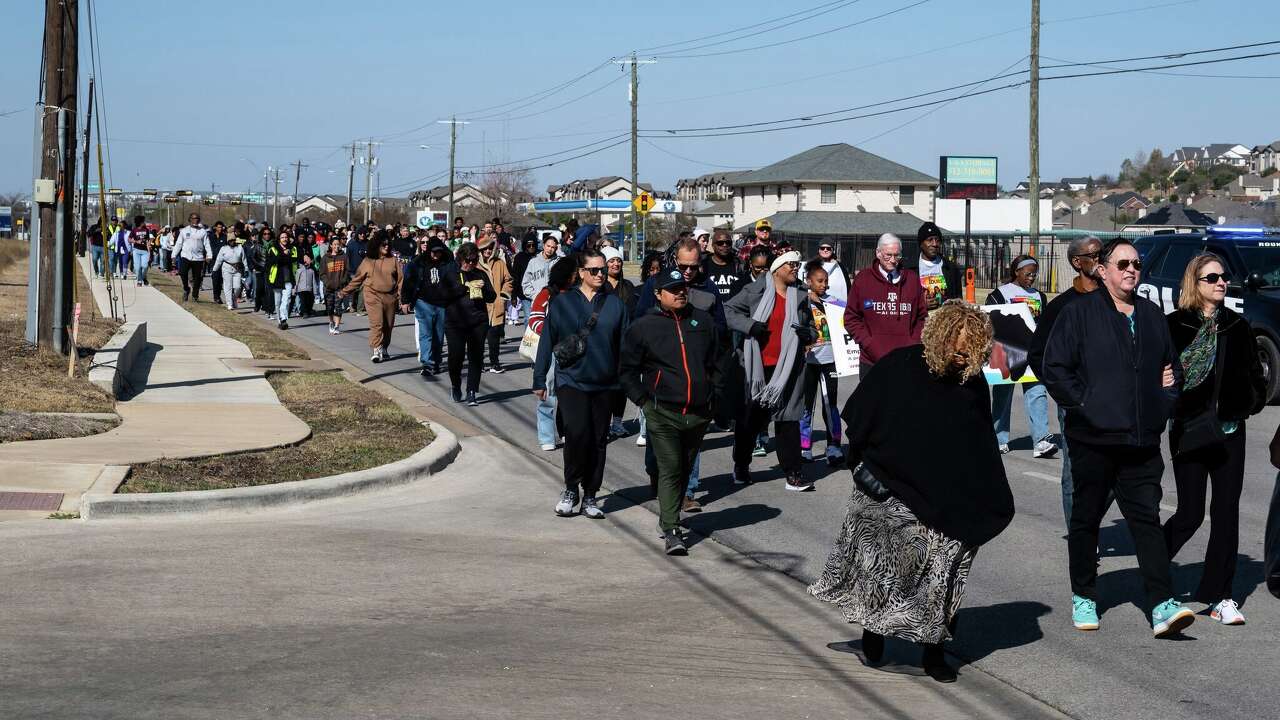 Hundreds honor Martin Luther King during walk, ceremony in Round Rock