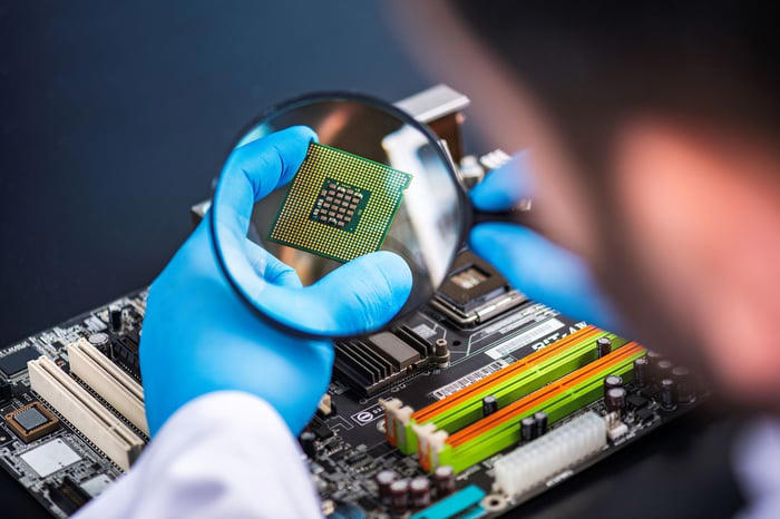 Is Taiwan Semiconductor a better buy than Intel for 2026?