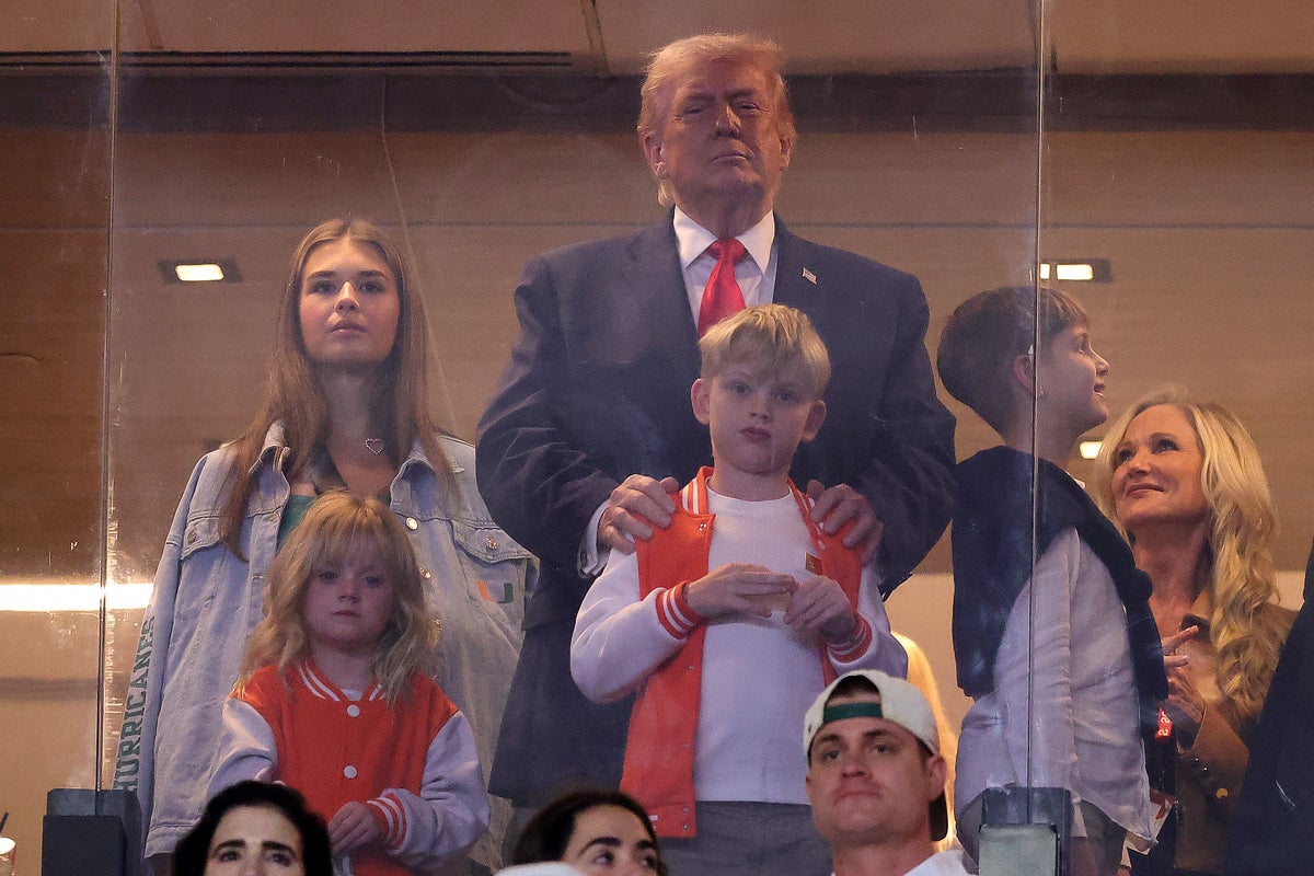 trump-gets-thunderous-reception-at-miami-vs-indiana-game