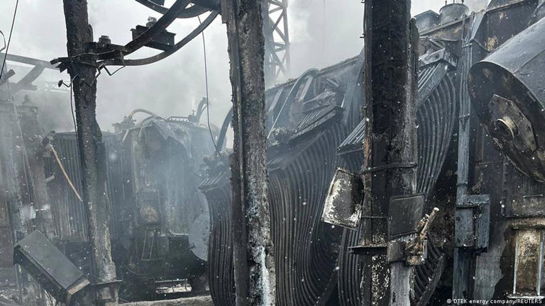 Ukraine: Overnight Russian attack cuts off power in Kyiv