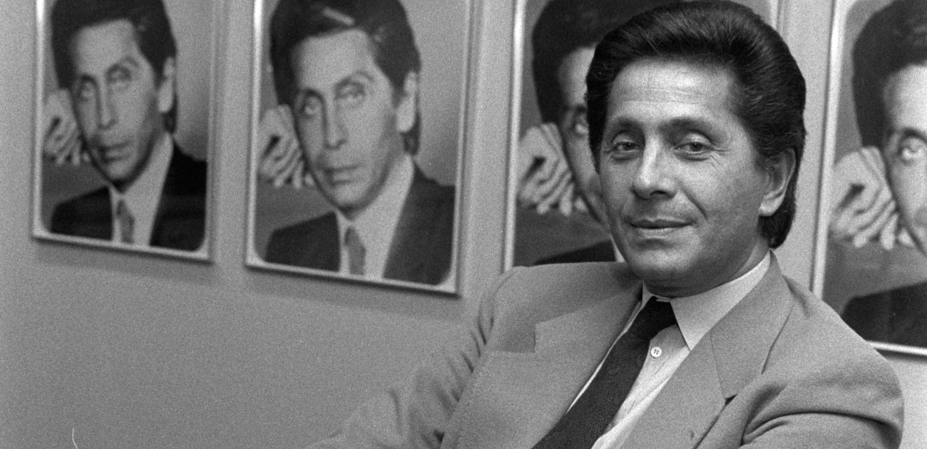 العالم يودّع أسطورة الموضة الإيطالية فالنتينو غارافاني عن عمر 93 عامًا