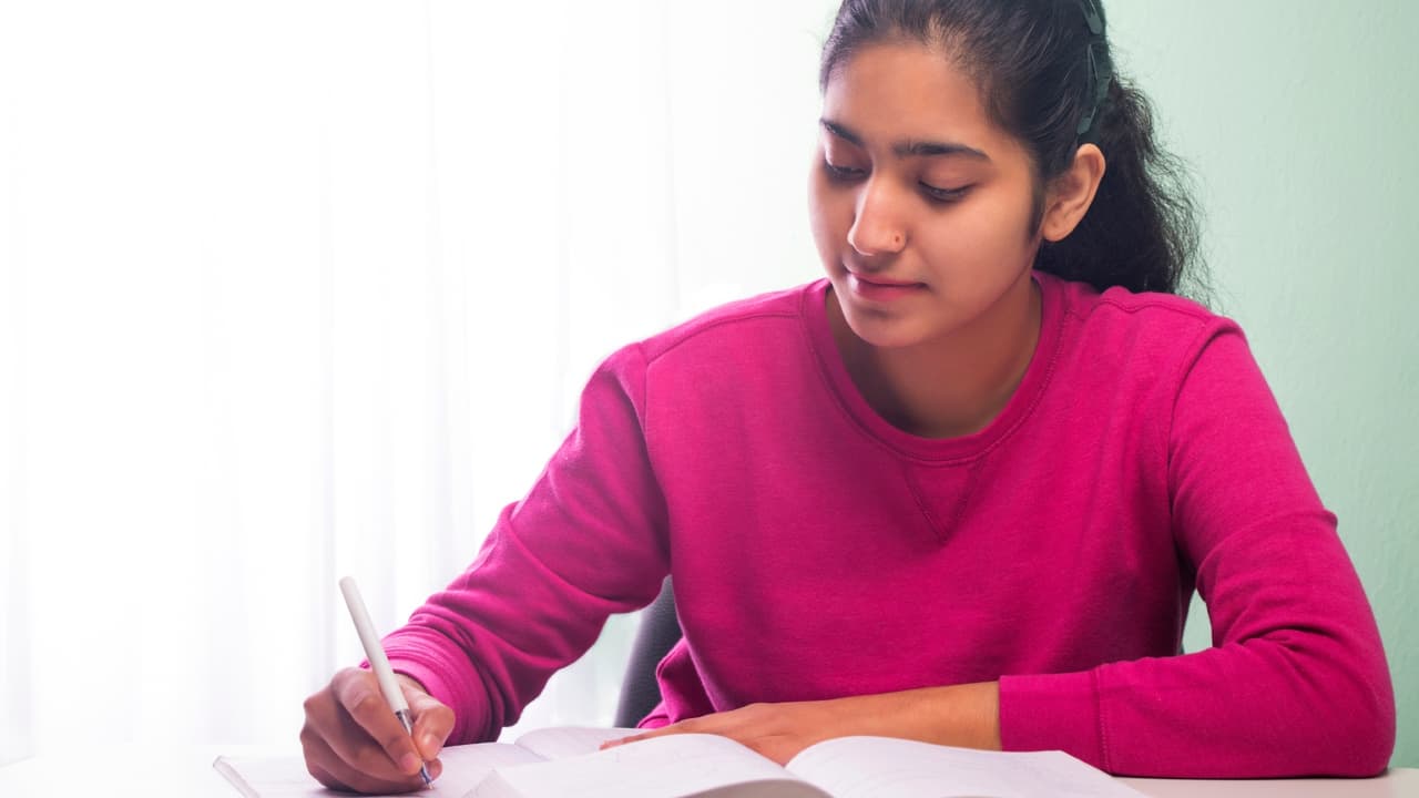 Want to score above 90% in board exams? Follow these smart study tips