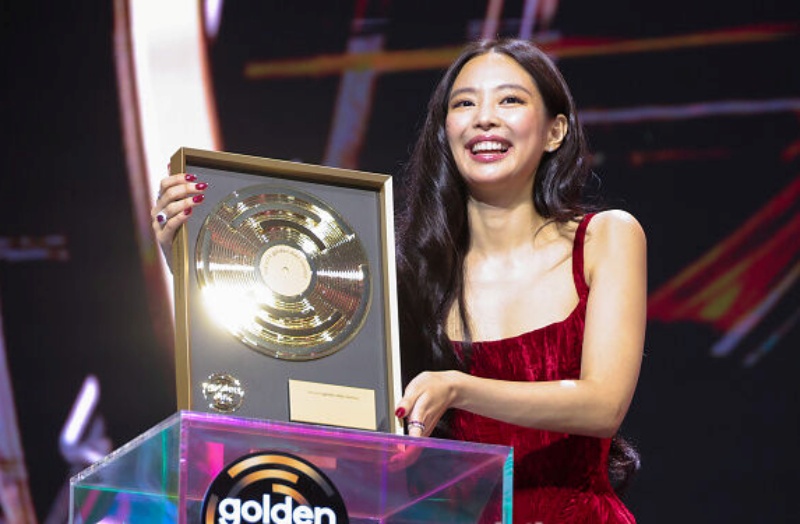 世界3,000部限定! BLACKPINK・ジェニー、30代突入を記念し写真集＆展示