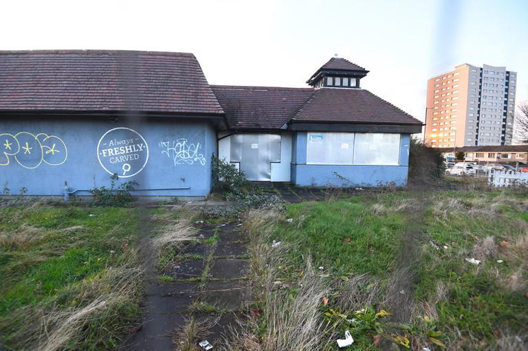 Boarded up pub that was once a Merseyside town's heart and soul