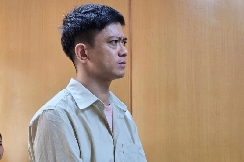 Bị nhắc nhở, gã công nhân máu lạnh tạt axit 4 quản lý, cấp trên để trả thù