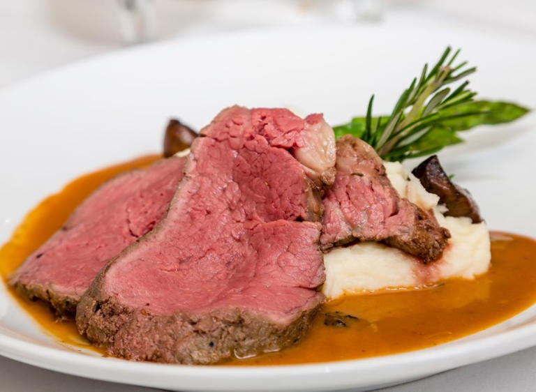 6 chain restaurants serving prime rib cut to order