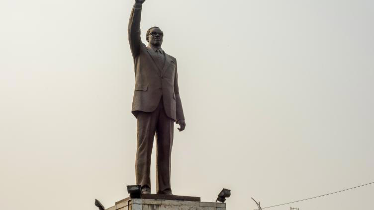 lumumba-ic-ne-de-l-ind-pendance-congolaise-au-parcours-fulgurant-et