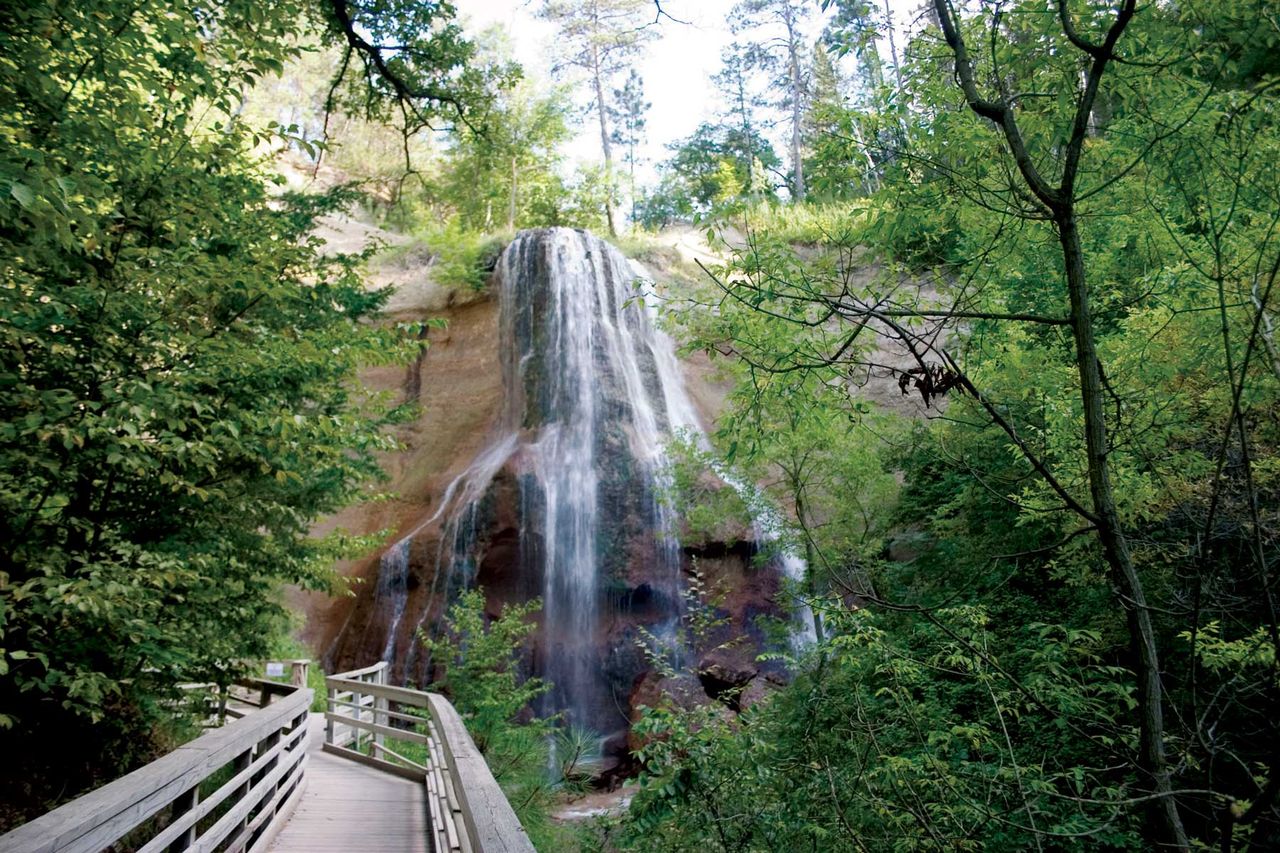 Smith Falls State Park waterfall and wooded walkway