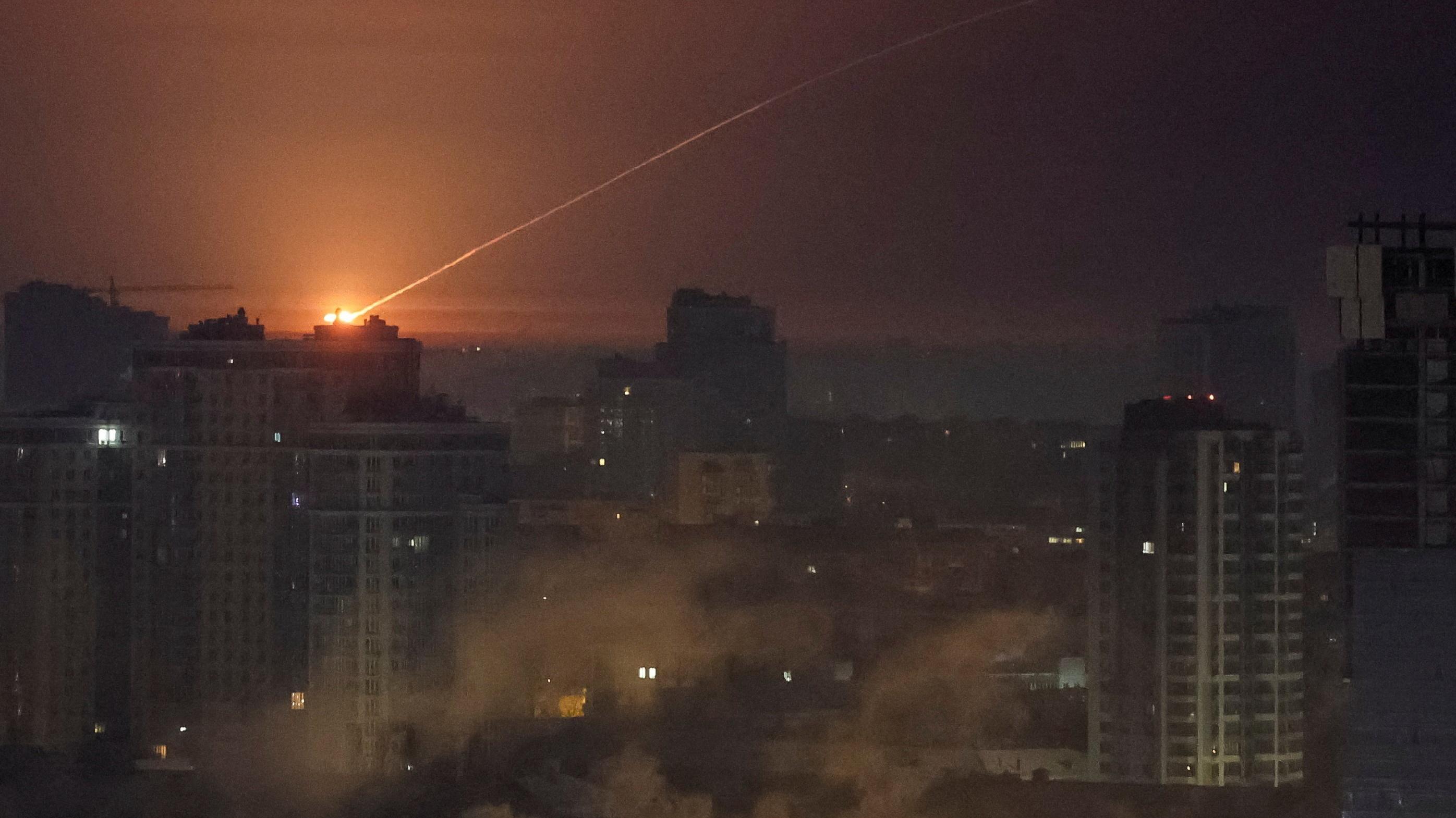 Russian strikes again leave half of Kyiv with no heating in winter cold ...