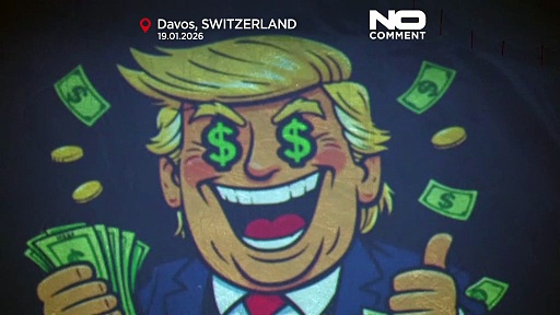 Des militants projettent une image satirique de Trump à Davos