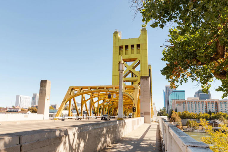 This 365-mile train route showcases the beauty of California—with ...